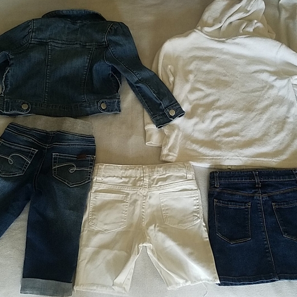 5-Piecee 4T-5T Jeans/Terry cloth bundle - Picture 3 of 16